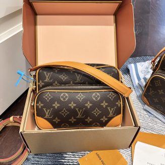 43235Foldable gift‑box packaging
